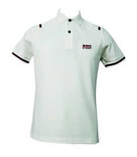 Polo Branca com detalhes ombro